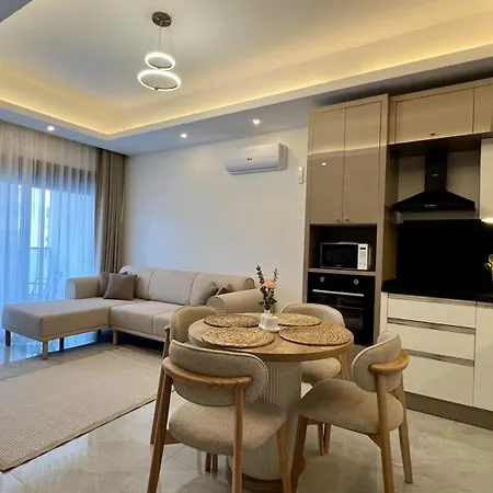 Ocean - Pool & Sea אלאניה