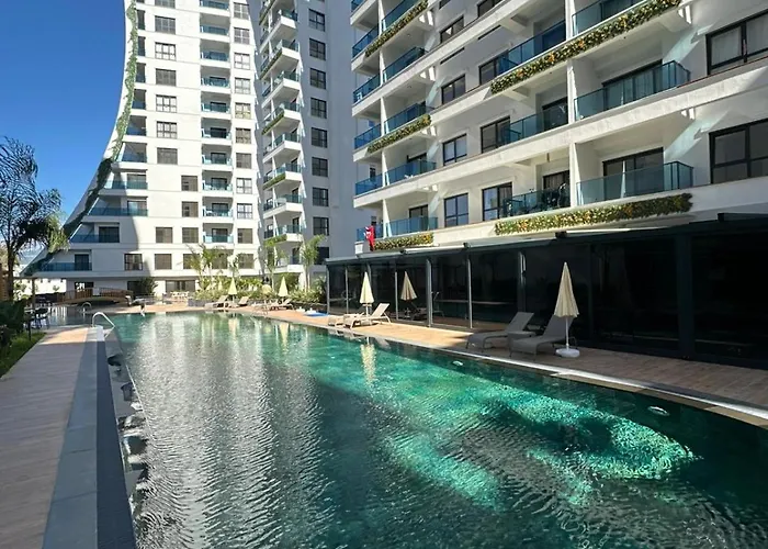 Ocean - Pool & Sea אלאניה