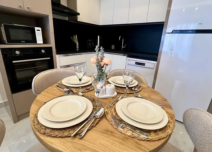 Ocean - Pool & Sea אלאניה