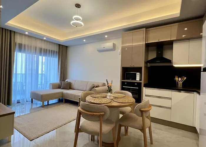 Ocean - Pool & Sea אלאניה